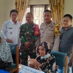 Sinergi Babinsa Dan Bhabinkamtibmas Pengamanan Penyaluran BLT Pastikan Tepat Sasaran