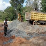 Material TMMD Kodim 1002/HST Mulai didatangkan Ke Lokasi Material TMMD Kodim 1002/HST Mulai didatangkan Ke Lokasi