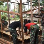 Satgas TMMD ke-116 Kodim 1002/HST Pasang Dinding Dan Lantai Rumah Satgas TMMD ke-116 Kodim 1002/HST Pasang Dinding Dan Lantai Rumah