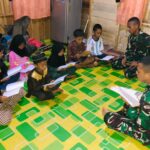 Satgas TMMD ke-116 Kodim 1002/HST Bantu Anak-Anak Belajar Satgas TMMD ke-116 Kodim 1002/HST Bantu Anak-Anak Belajar