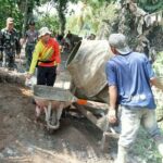 Semangat Warga Hapulang Rampungkan Jalan Desa Semangat Warga Hapulang Rampungkan Jalan Desa