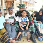 Kegembiraan Anak-Anak Hapulang Bersama Satgas TMMD ke-116 Kodim 1020/HST Kegembiraan Anak-Anak Hapulang Bersama Satgas TMMD ke-116 Kodim 1020/HST