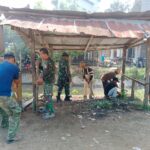 TNI dan Warga Desa Hapulang Bongkar Pos Kampling TNI dan Warga Desa Hapulang Bongkar Pos Kampling