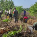 Aksi Bersih-bersih Sungai Anggota Kodim 1002/HST Bersama Cegah Banjir