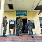 Satgas Yonif 611/Awang Long Melaksanakan Kegiatan Pengamanan Tempat Ibadah