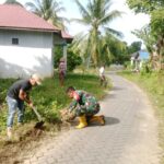 Bersama TNI-Polri, Warga Mandingin Sukses Gelar Karya Bakti Bersihkan Lingkungan