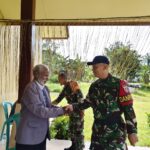 Satgas Yonif 611/Awang Long, Anjangsana Perkuat Kerukunan Beragama di Kampung Kanmapri
