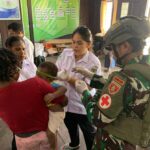 Puskesmas Kiliarma Bersama Satgas Pam Obvitnas Yonif 611/Awang Long Gelar Layanan Kesehatan Gratis
