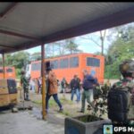 Ciptakan Situasi Aman, Satgas Yonif 611/Awang Long Melaksanakan Pengawalan Bus Masyarakat Ds. Banti