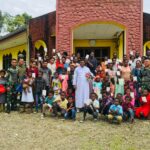 Personel Satgas Yonif 611/Awang Long Laksanakan Pengamanan dan Pembagian Al-Kitab Jemaat Gereja Bintang Timur Mimika