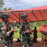 Wujud Kepedulian, Satgas Yonif 611/Awang Long Berikan Bantuan Sembako Kepada Masyarakat yang Berduka
