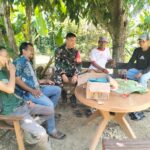 Babinsa Perkuat Silaturahmi dengan Warga Batang Alai Selatan, Bahas Pembangunan Desa