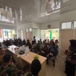 Tingkatkan Layanan Kesehatan, Satgas Yonif 611/Awang Long Gelar Pertemuan Sosialisasi Puskesmas Jalan Kaki