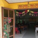 Perkuat Sinergi, Satgas Yonif 611/Awl Melaksanakan Pengamanan Ibadah di Gereja Bintang Timur Mimika