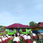 Satgas Yonif 611/Awang Long, Melaksanakan Kegiatan Pembinaan Tertorial di SD Jita Sekaligus Bagikan Sarana Sekolah