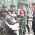 Indahnya Berbagi, TNI-Polri Barabai Gelar Aksi Bagi Takjil Gratis