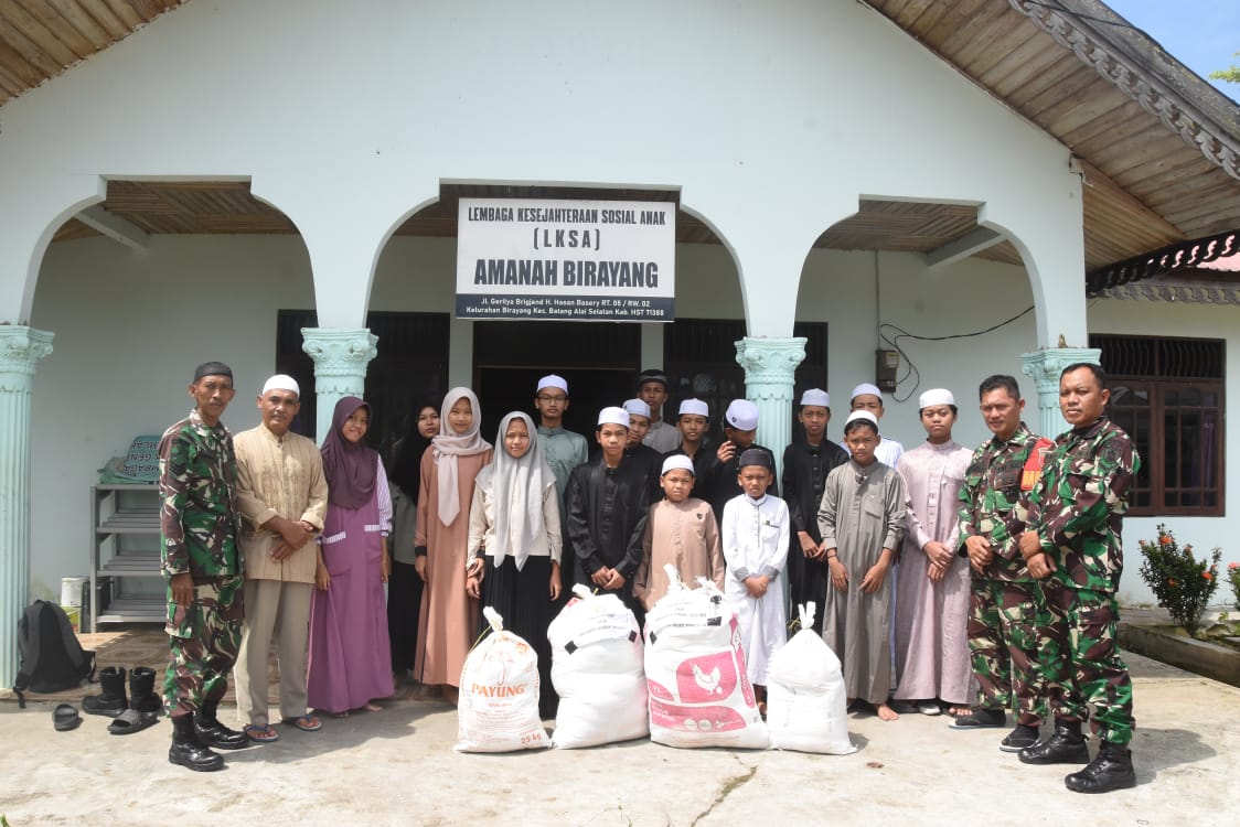 Kodim 1002/HST Salurkan Zakat Fitrah, Ringankan Beban Masyarakat Jelang Idul Fitri.
