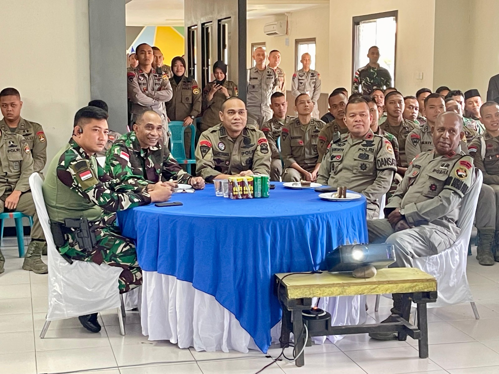 Jalin Sinergitas, Satgas Yonif 611/Awang Long Melaksanakan Halal Bihalal Bersama Brimob Satgas Pam Obyek Amole Il