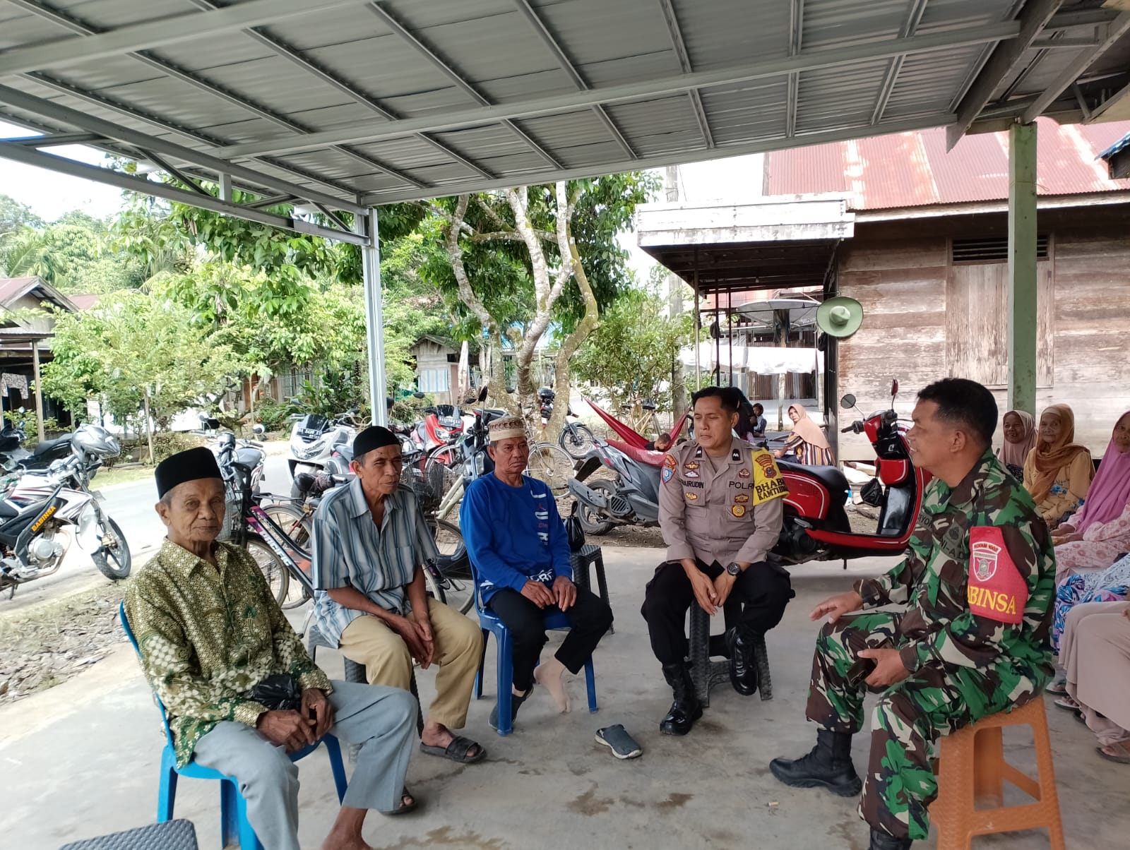 Sinergi Babinsa dan Bhabinkamtibmas Barabai Wujudkan Kedekatan dan Keamanan di Desa Babai