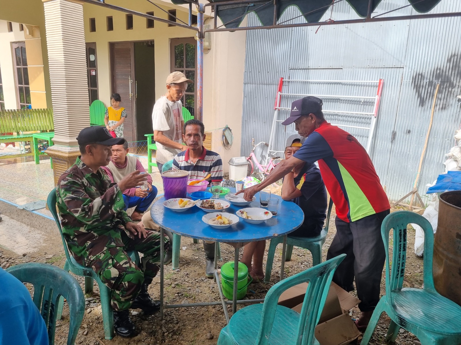 Komsos Babinsa Pandawan: Pererat Silaturahmi, Mantapkan Kemanunggalan TNI-Rakyat