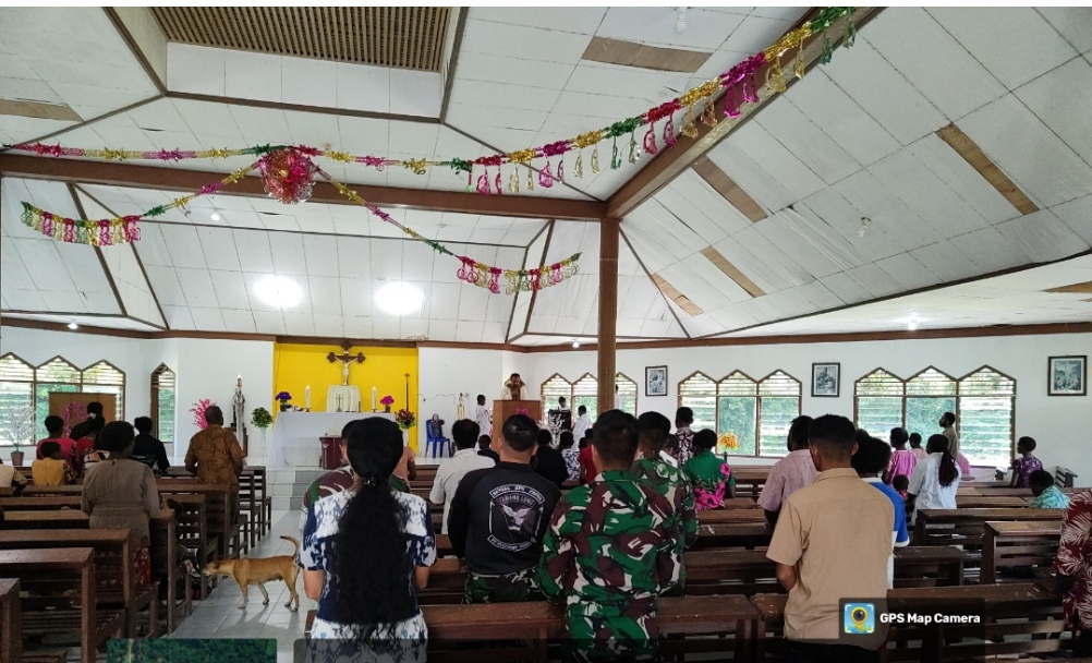 Ciptakan Kerukunan, Satgas Yonif 611/Awang Long Melaksanakan Ibadah Bersama Warga