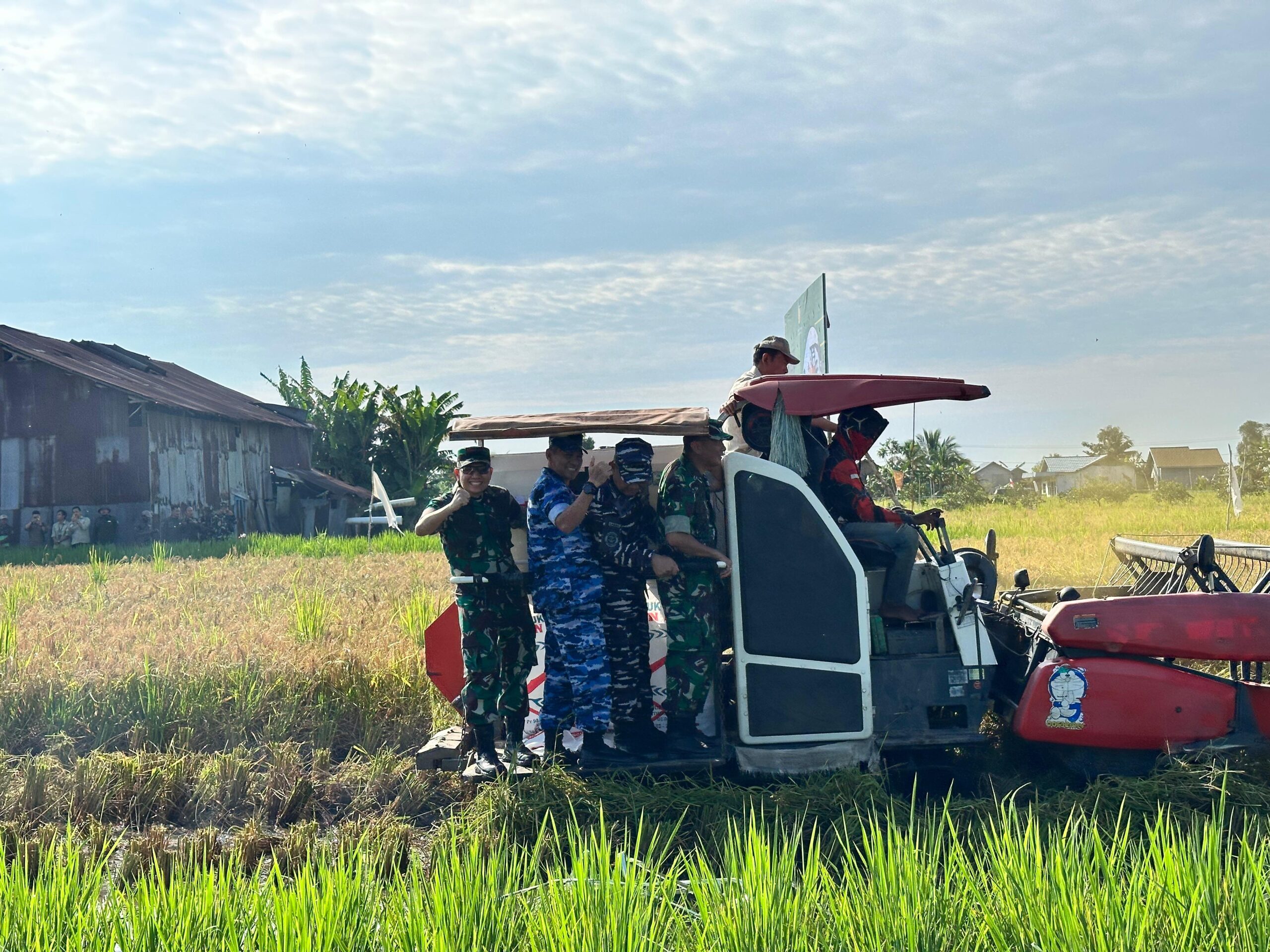 Danrem 101/Antasari Hadiri Panen Raya dan Tanam Serentak Bersama