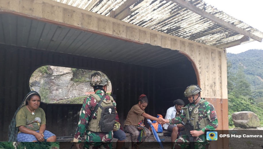 Wujudkan Kemanunggalan TNI, Satgas Pam Obvitnas PT.F.I. Yonif 611/Awang Long Melakukan ini