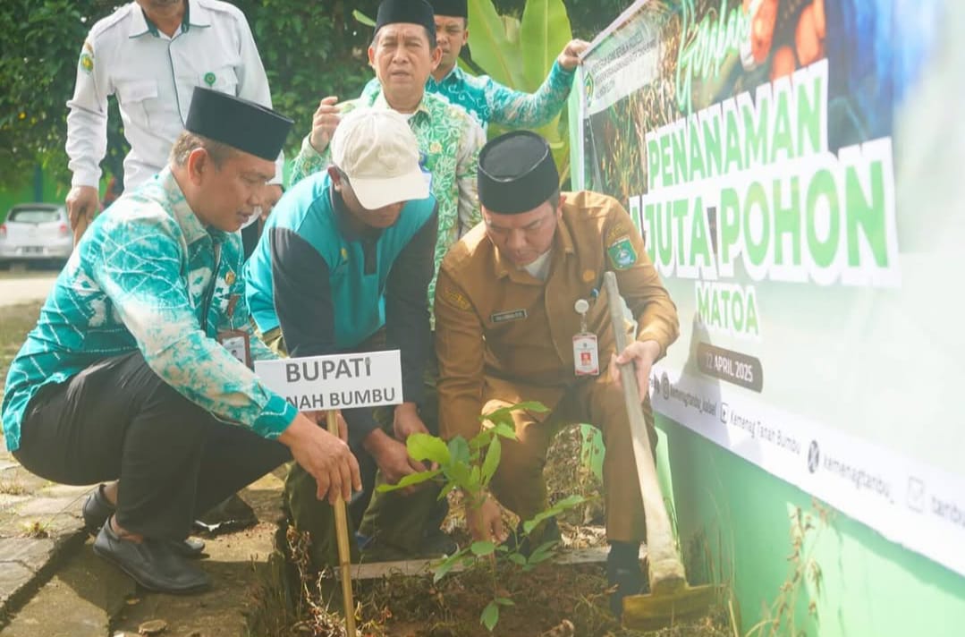 Bupati Andi Rudi Latif Dukung Gerakan Penanaman 1 Juta Pohon Kemenag RI