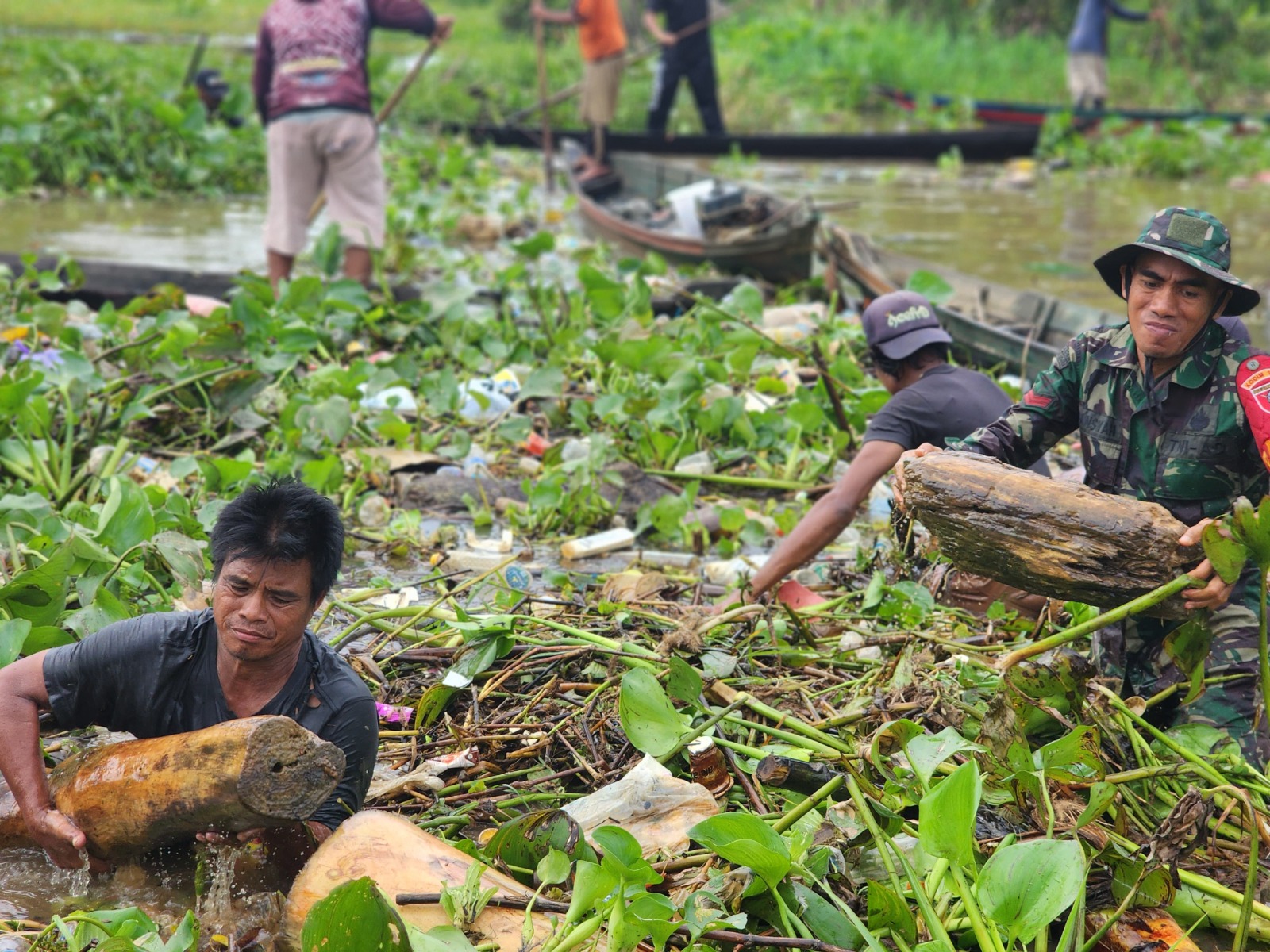 Koramil 1002 Labuan Amas Utara Aktif dalam PKTD Pembersihan Sungai Pahalatan