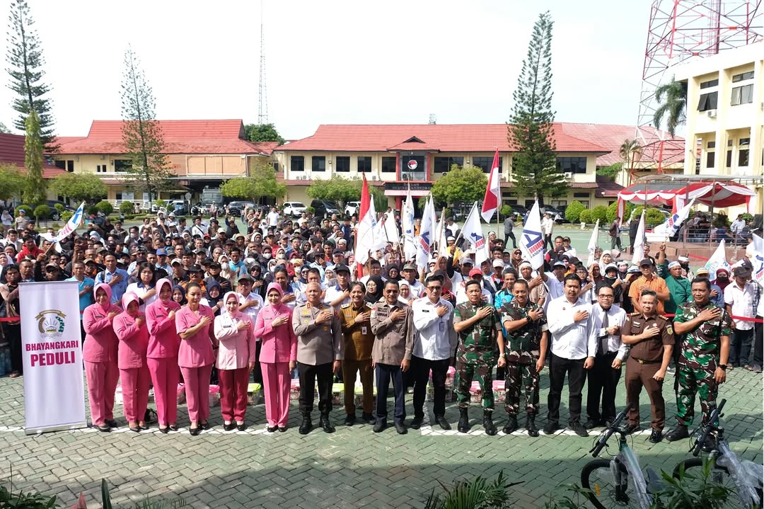Peringati Hari Buruh Internasional, Polda Kalsel Gelar Bakti Sosial Dan Bakti Kesehatan