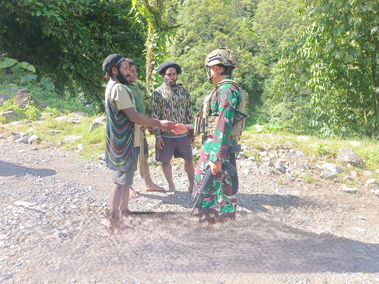 Menyatu Dengan Masyarakat, Satgas Yonif 611/Awang Long, Gelar Komsos Dengan Masyarakat Kimberli