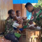 Satgas Yonif 611/Awang Long Gelar Komsos dan Pelayanan Kesehatan di Mimika
