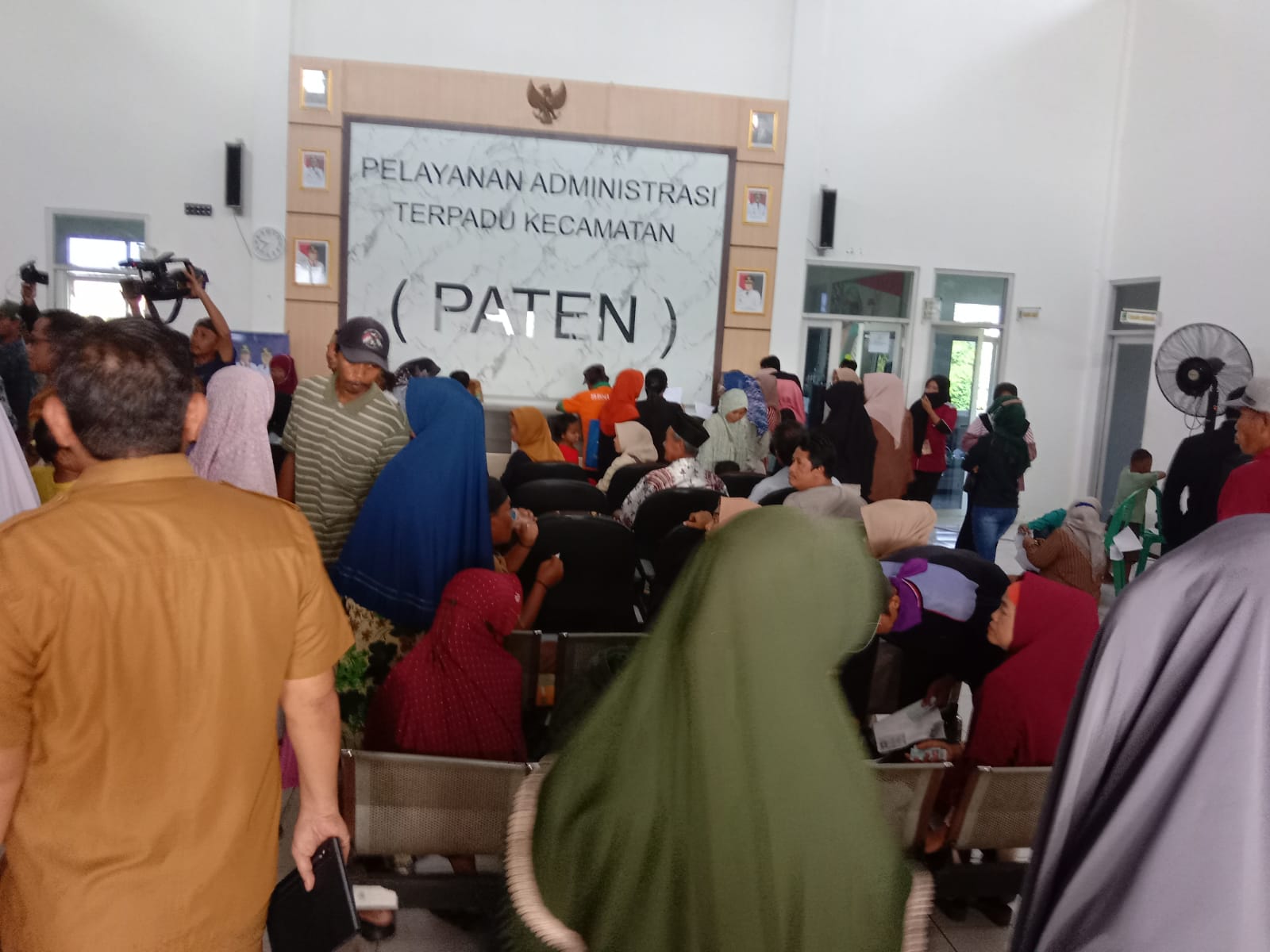 Gebyar, PATEN Permudah Layanan Administrasi Kecamatan Batu Jaya Karawang  REDAKSI LINTAS, KARAWANG – Pemerintah