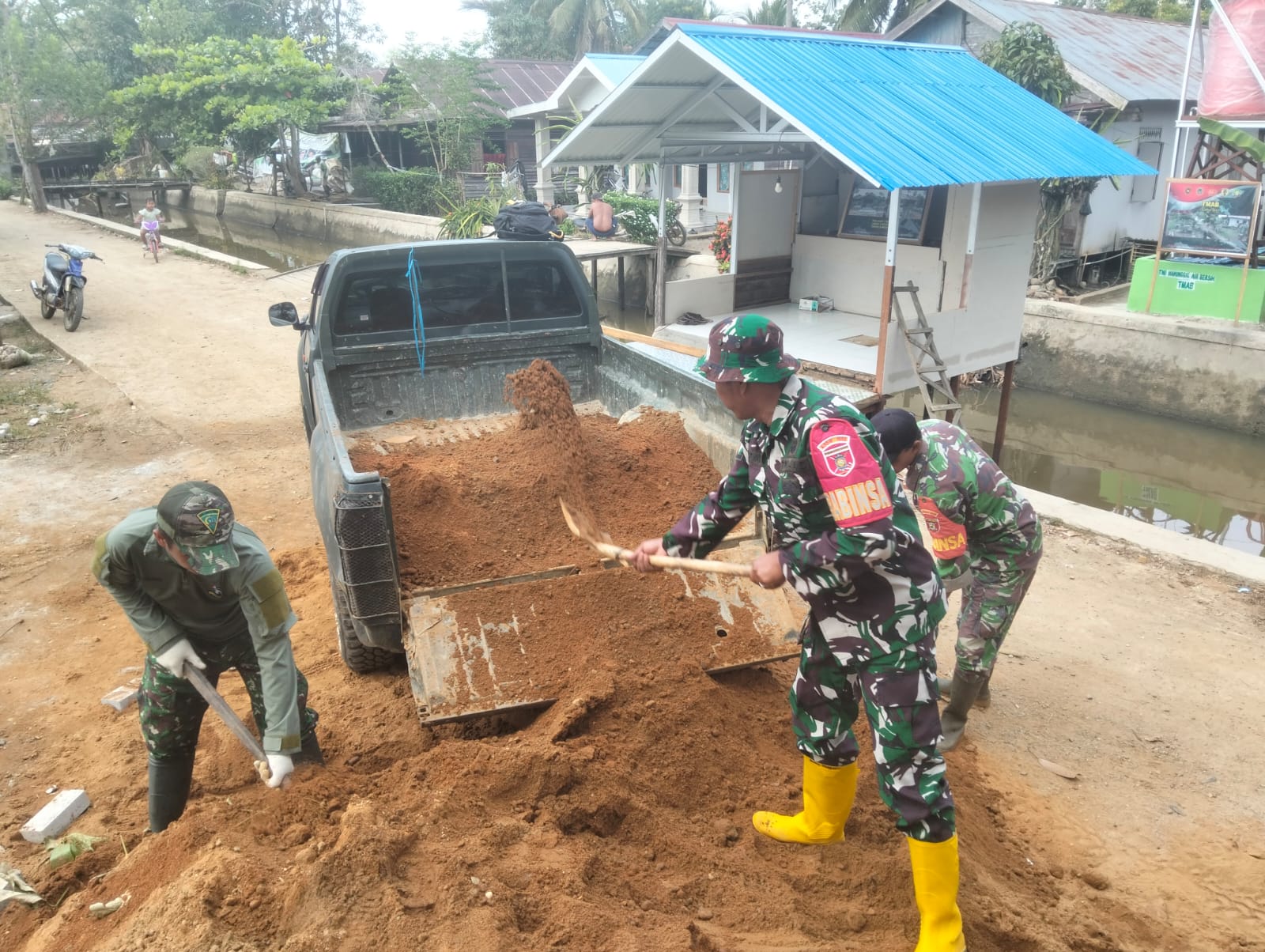 Satgas TMMD ke-124 Kodim HST Pacu Pembangunan Jalan di Haruyan Demi Warga