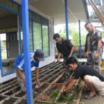 Satgas TMMD Kodim 1002/HST Bersama Warga Lanjutkan Rehab Langgar Darussalam