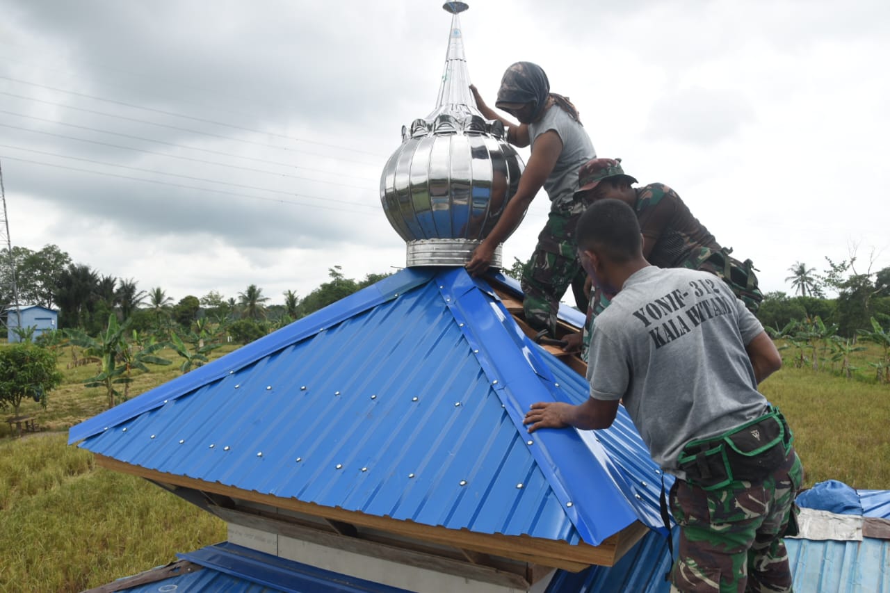 Satgas TMMD HST Lanjutkan Rehab Langgar Darussalam, Pemasangan Kuba Kedua Dilakukan