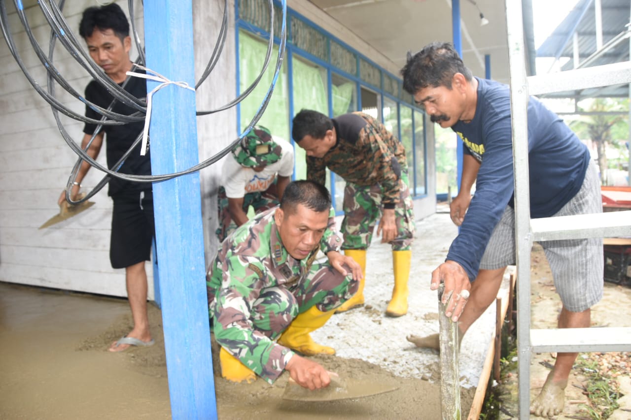 Semangat Gotong Royong Warnai Rehab Tempat Ibadah dalam TMMD ke-124 Kodim 1002/HST