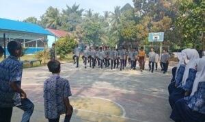 Momentum Hardiknas, Babinsa Latih PBB Bentuk Karakter Siswa SMPN 9 Barabai