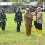 Kemanunggalan TNI-Rakyat Terus Dikuatkan Melalui Pembukaan TMMD Ke-124 di HST