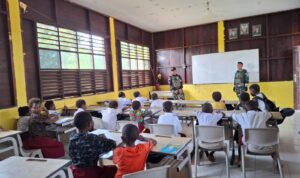 Tanamkan Nilai Kebangsaan Sejak Dini, Satgas Yonif 611/Awang Long Berikan Wawasan Kebangsaan Siswa SD Jalaluki
