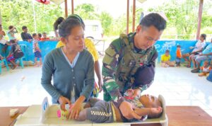 Tingkatkan Kualitas Kesehatan, Satgas Pam Obvitnas Yonif 611/Awang Long Bekerjasama Klinik Aramsulki Gelar Pelayanan Kesehatan Warga