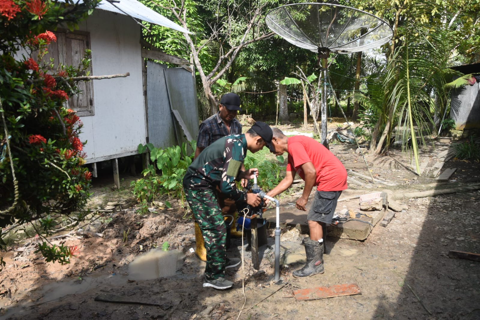 Pembuatan Sumur Bor Jadi Program Unggulan TMMD ke-124 Kodim 1002/HST