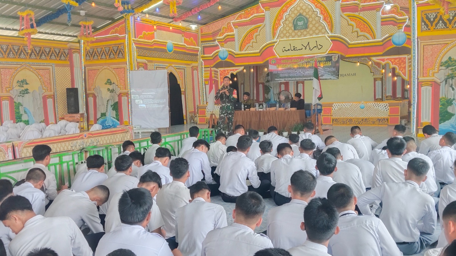 Dansatgas TMMD Ke-124 Kodim 1002/HST Sosialisasikan Rekrutmen TNI-AD Gratis di Ponpes Modern Darul Istiqomah