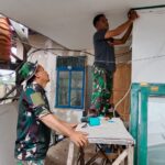 Satgas TMMD ke-124 Kodim 1002/HST Fokus Kerja Sesuai Sasaran, Pasang Jaringan Listrik di Rehab Langgar Satgas TMMD ke-124 Kodim 1002/HST Fokus Kerja Sesuai Sasaran, Pasang Jaringan Listrik di Rehab Langgar