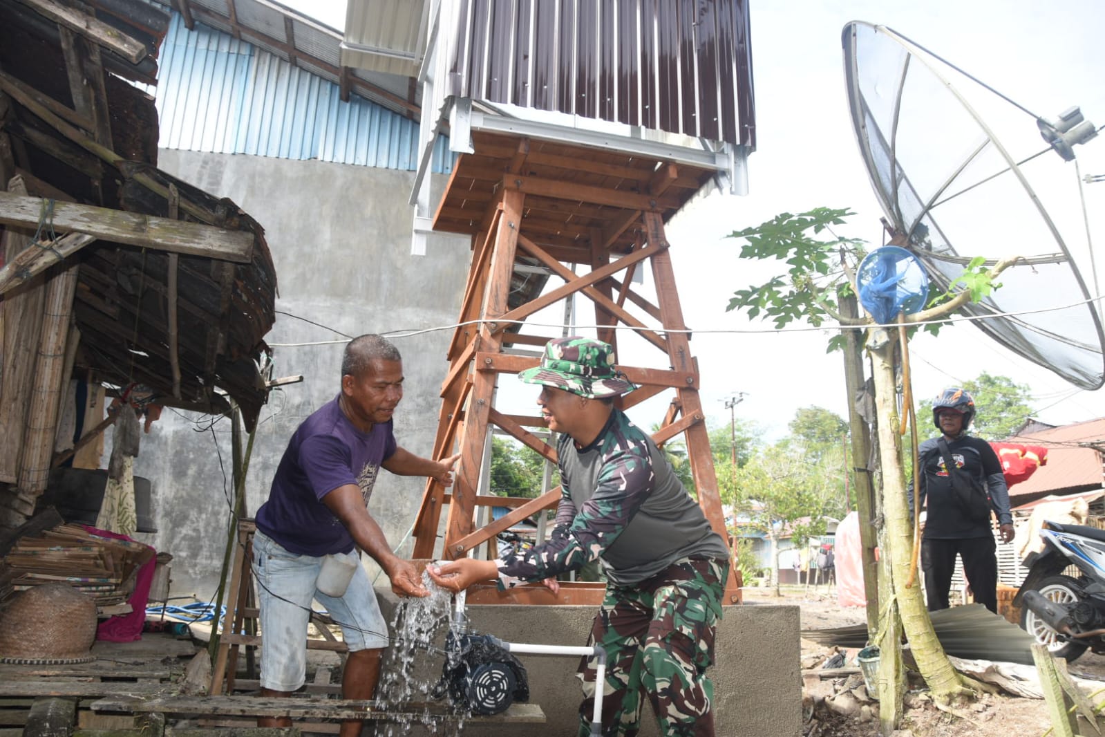 Program Unggulan KASAD, TNI Manunggal Air Bersih di TMMD ke-124 Kodim 1002/HST Terus Dikebut