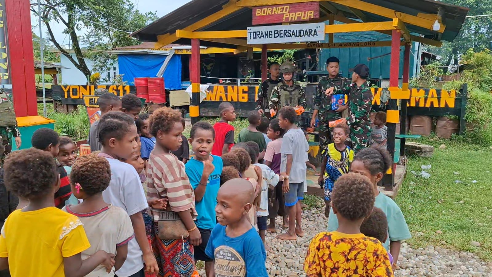 Bentuk Kepedulian, Satgas Yonif 611/Awang Long Pos Aramsulki Gelar Komsos