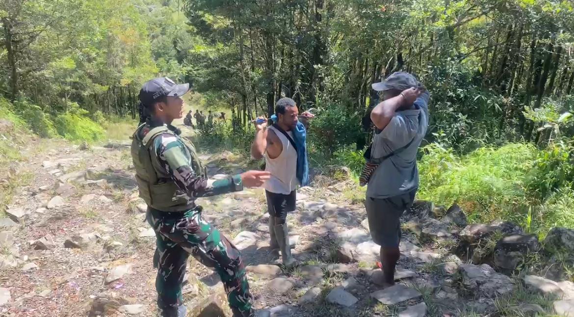 Satgas Yonif 611/Awang Long, Melalui Komsos Tercipta Situasi Kondusif