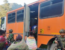 Satgas Pam Obvitnas PT Freeport Indonesia Yonif 611/Awang Long Laksanakan Pengamanan dan Pengawalan Bus Warga Desa Banti Satgas Pam Obvitnas PT Freeport Indonesia Yonif 611/Awang Long Laksanakan Pengamanan dan Pengawalan Bus Warga Desa Banti