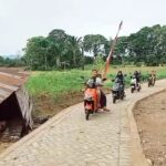 Jalan Baru TMMD di Pengambau Hilir Luar Dinikmati Warga, Lancarkan Aktivitas Sehari-hari Jalan Baru TMMD di Pengambau Hilir Luar Dinikmati Warga, Lancarkan Aktivitas Sehari-hari