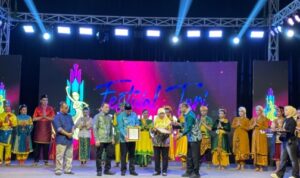 Sekretaris DPRD Batola Hadiri Festival Tari Serumpun Melayu Pesisir ke-VII Barito Kuala